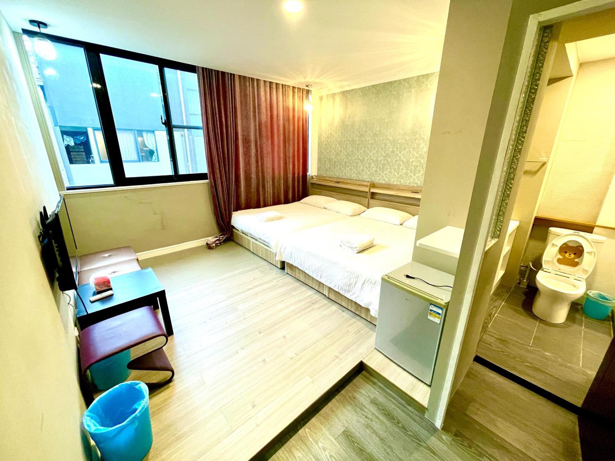 Hotel Fengchia Oslo à Taichung Extérieur photo